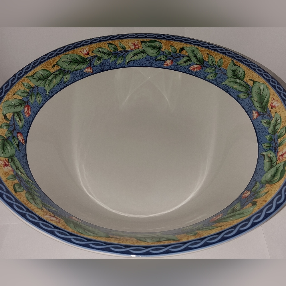 Interior Genuine stoneware.